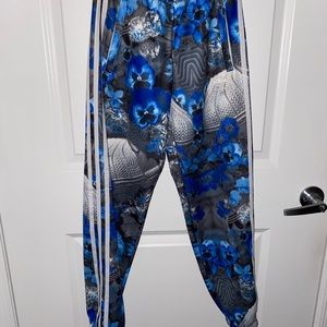 Adidas floral cuffed sweat pants Boys sz M